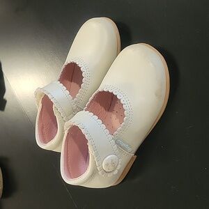 Angelitos Leather Mary Janes Pearl Scalloped Edge